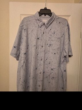 Eddie Bauer Men's Light Blue Floral Short-Sleeve Button-Up Shirt